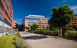 Kiadó budai 870 m2 Iroda - Infopark E