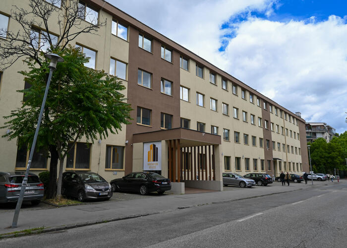 Innovation Offices Irodaház